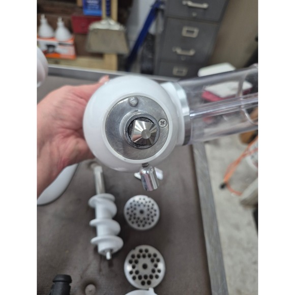 Kitchenaid meat grinder, Slicer and shredder attachments. - Picture 5 of 6